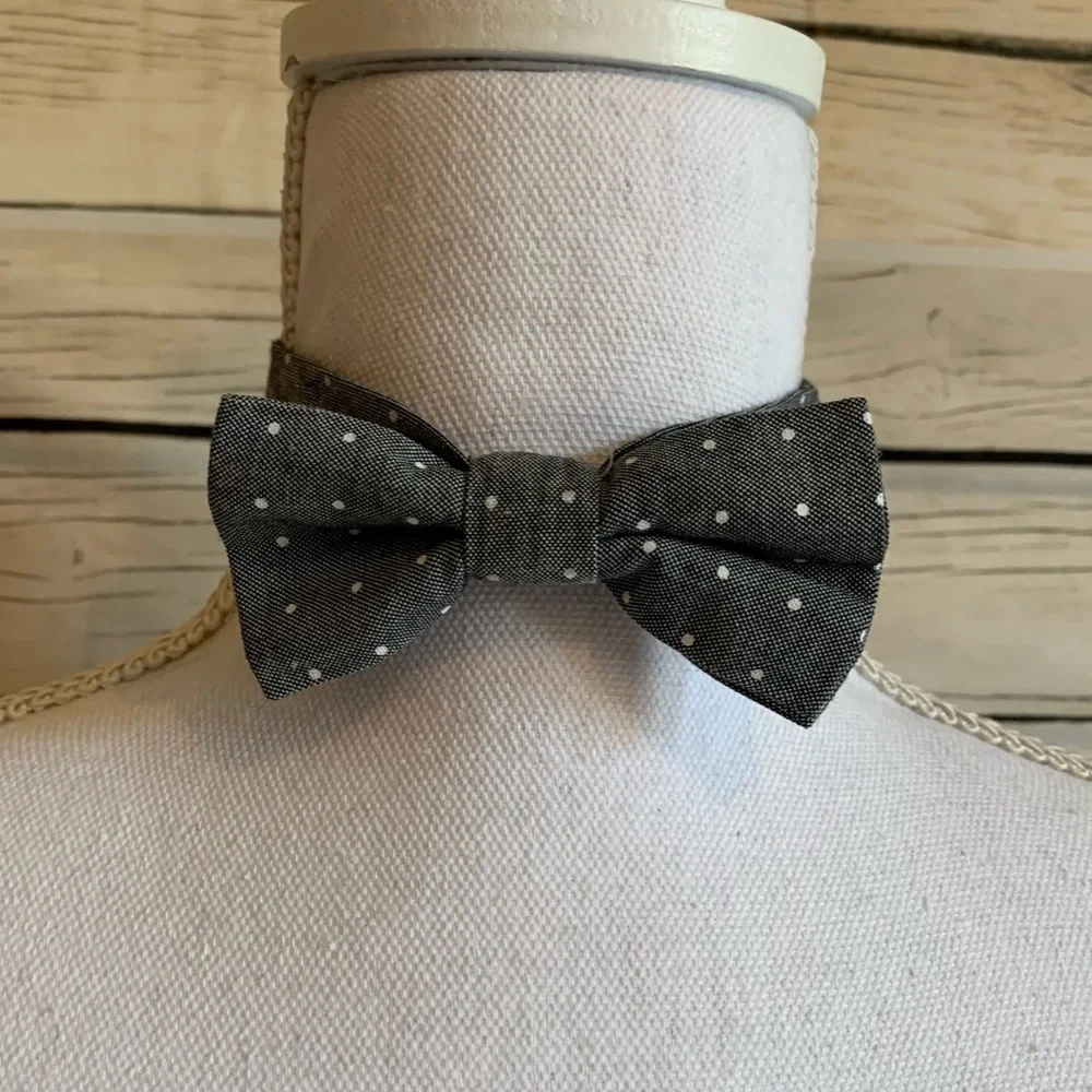 Grey Polkadot Bow Tie With Velcro Closure